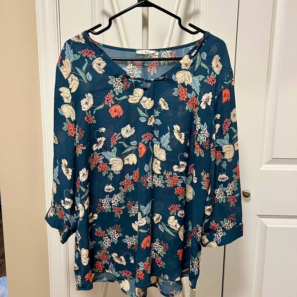Maurices Blue Floral 3/4 Sleeve Blouse